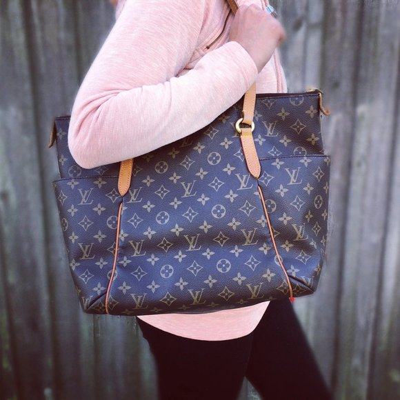 LOUIS VUITTON V MM Monogram Empreinte Tote Shoulder Bag Rose